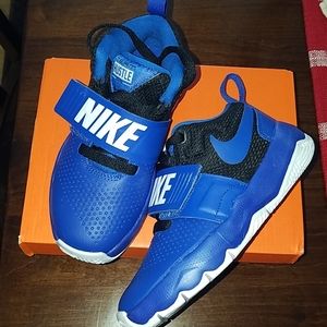 Nike team hustle shoes